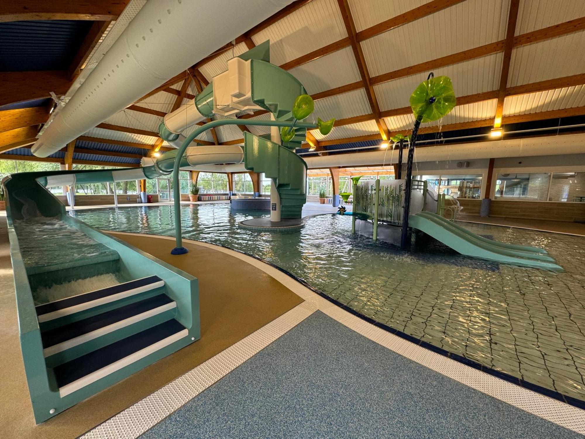 Paws Lodge, Hot Tub, Pet Friendly South Cerney Exterior photo